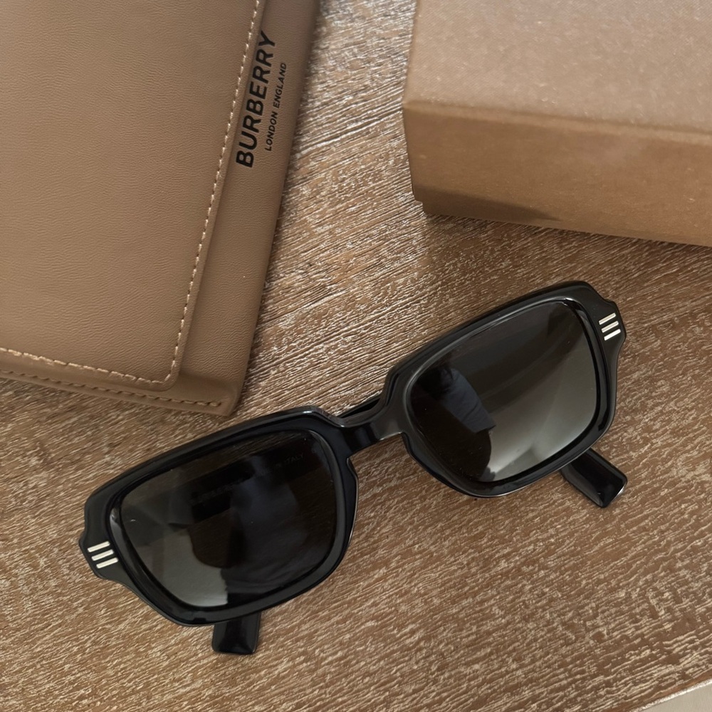 Burberry sunglasses Unisex BE4349 Eldon